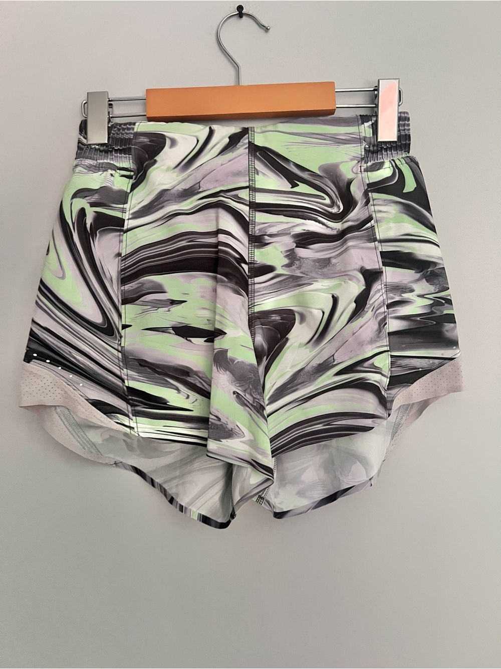 Lululemon Hotty Hot High-Rise Short 4" *Special Edition Paint Glide Warp Multi